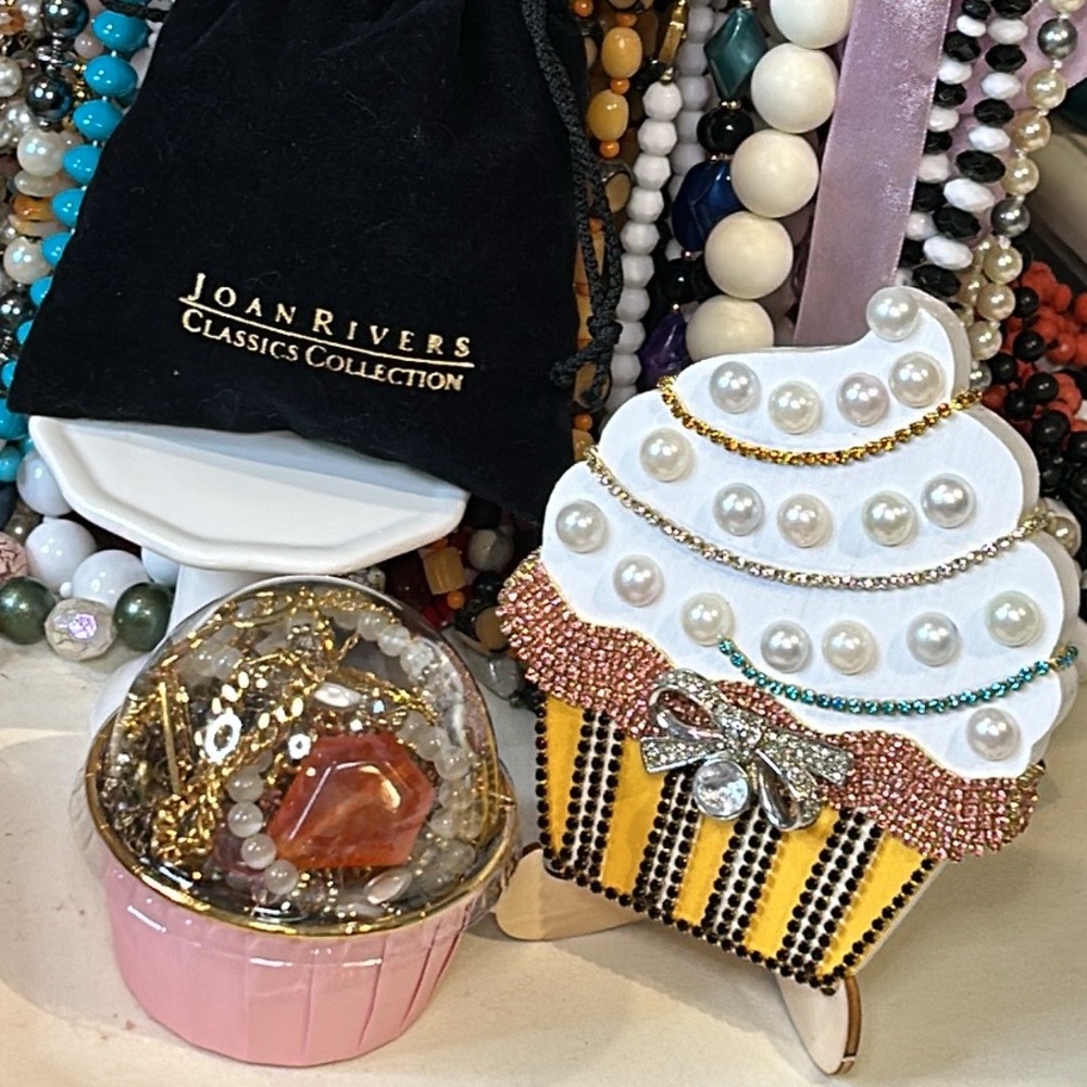 $20 🧁Diamond Cupcake🧁 Live Show Listing ❣️All Wearable, Sellable, Giftable❣️ 🛼🛼🛼